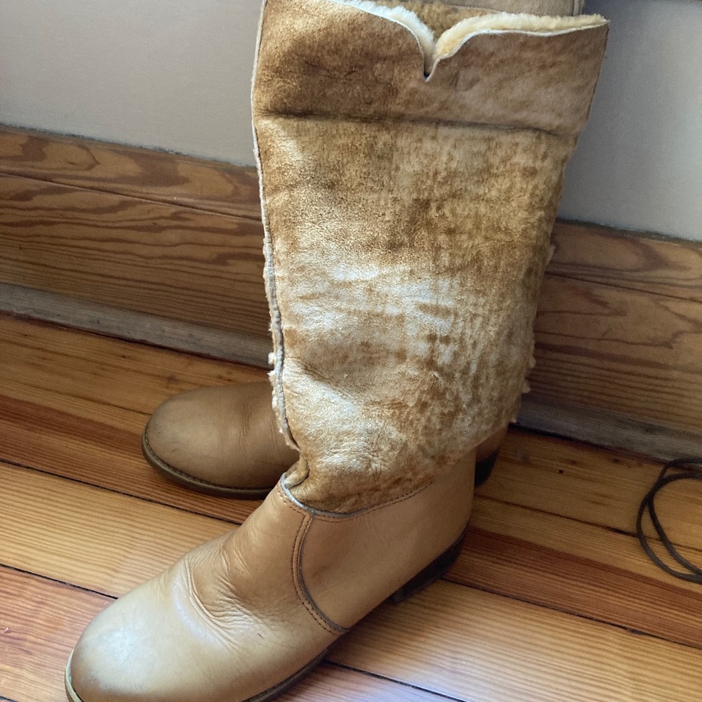 Tall high sheepskin shearling Sherpa Blondo boots made Canada size 10